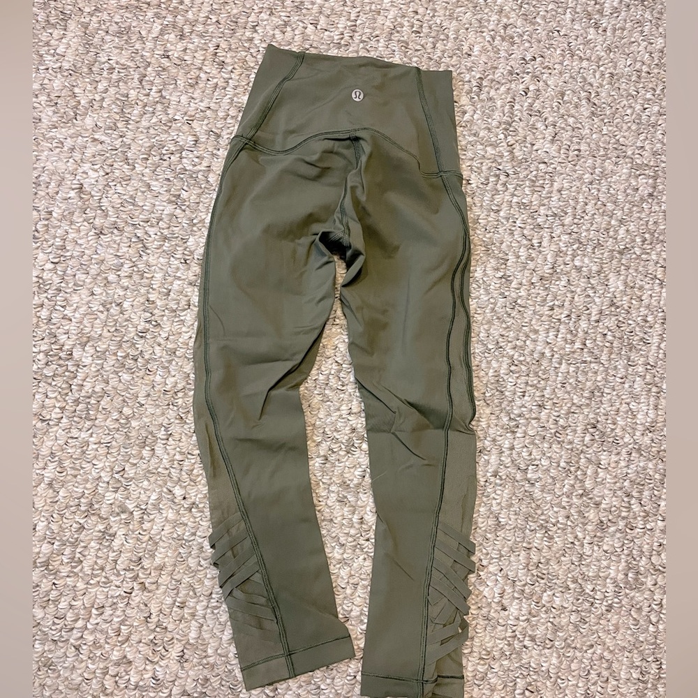 lululemon cropped army green leggings with leg detail size 0